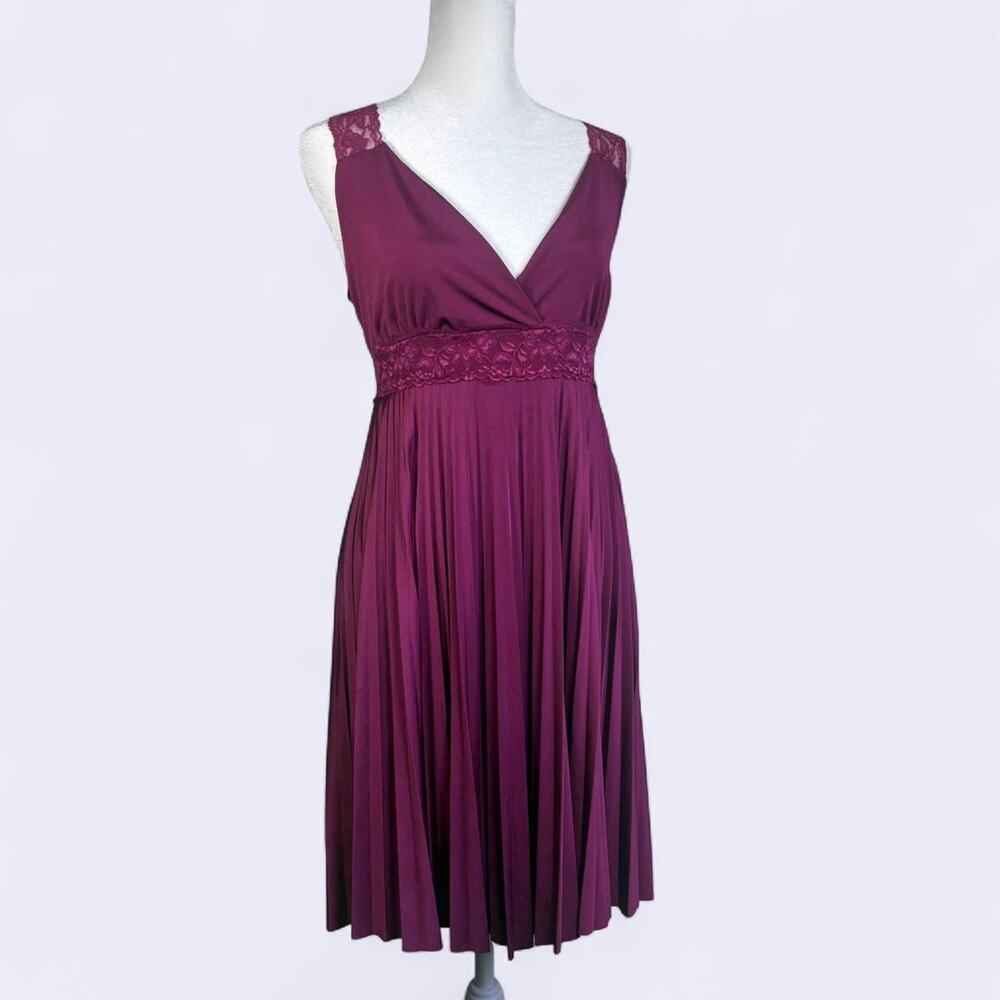 Soprano Y2K‎ Size M Burgundy Lace Trim Pleated V-Neck Slip On Knee Length Dress